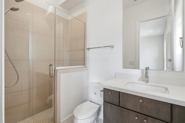 6022 Cottage Grove Lake Drive, Houston, TX 77007