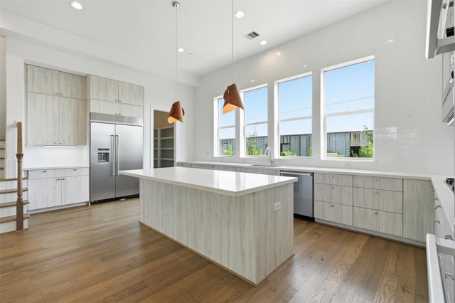6022 Cottage Grove Lake Drive, Houston, TX 77007