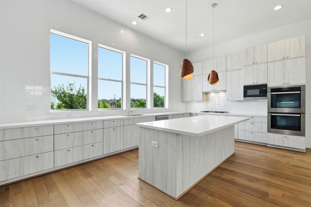 6022 Cottage Grove Lake Drive, Houston, TX 77007