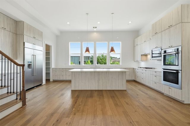 6022 Cottage Grove Lake Drive, Houston, TX 77007