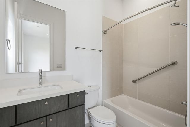 6022 Cottage Grove Lake Drive, Houston, TX 77007