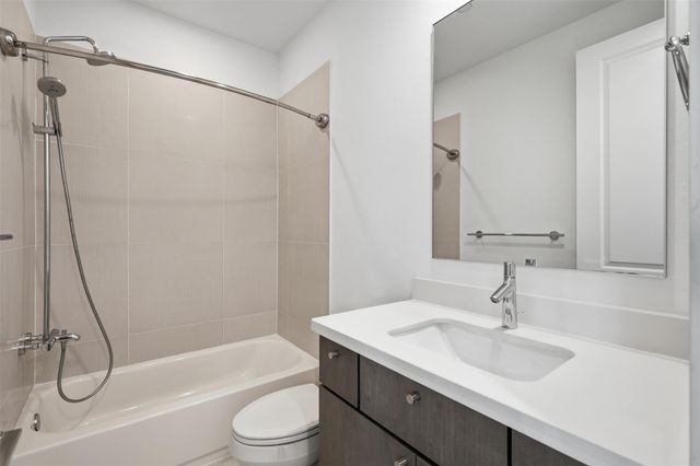6022 Cottage Grove Lake Drive, Houston, TX 77007
