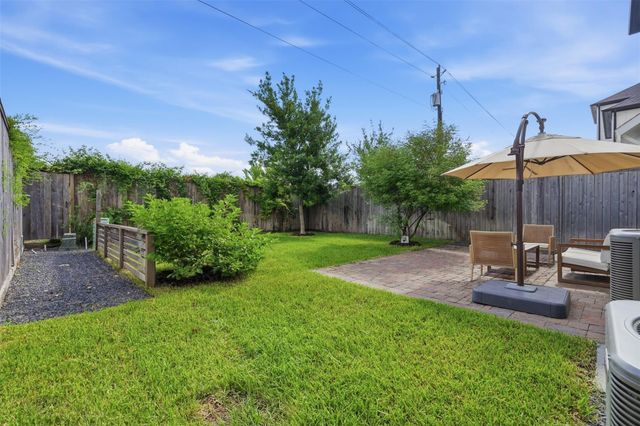 6022 Cottage Grove Lake Drive, Houston, TX 77007