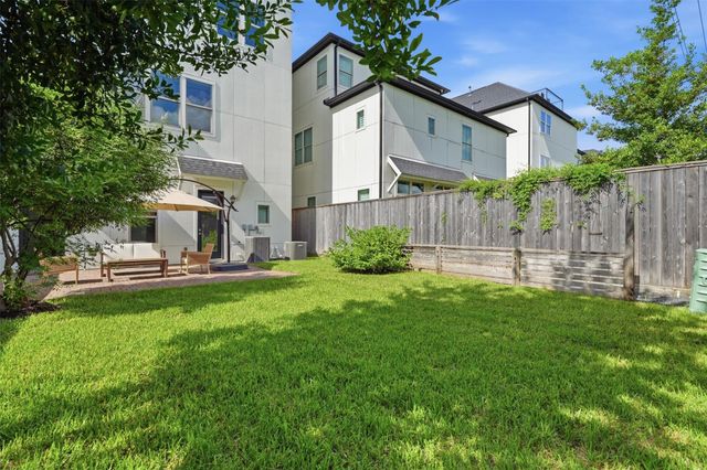 6022 Cottage Grove Lake Drive, Houston, TX 77007