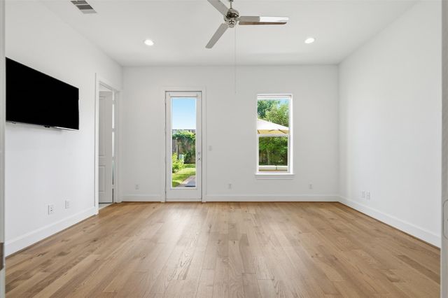 6022 Cottage Grove Lake Drive, Houston, TX 77007