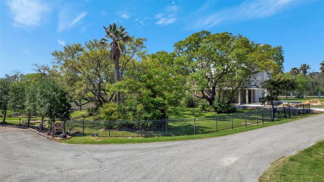633 Bay Vista Drive, Seabrook, TX 77586