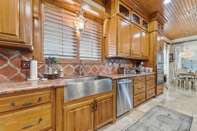 1300 Charlestown Lane, Lake Charles, LA 70605