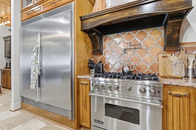 1300 Charlestown Lane, Lake Charles, LA 70605