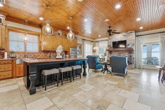 1300 Charlestown Lane, Lake Charles, LA 70605