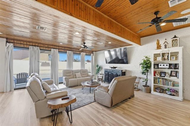 1300 Charlestown Lane, Lake Charles, LA 70605