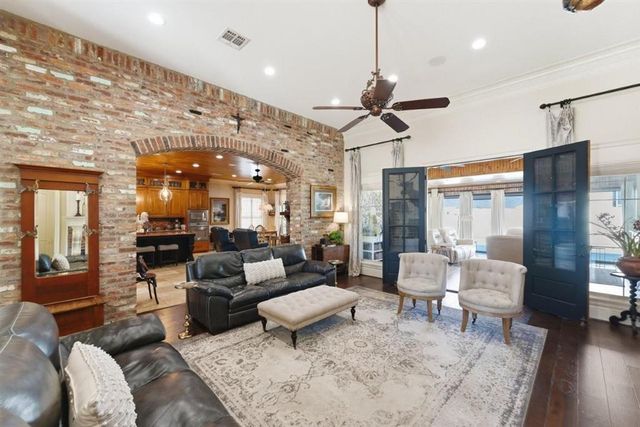 1300 Charlestown Lane, Lake Charles, LA 70605