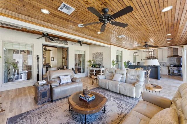 1300 Charlestown Lane, Lake Charles, LA 70605