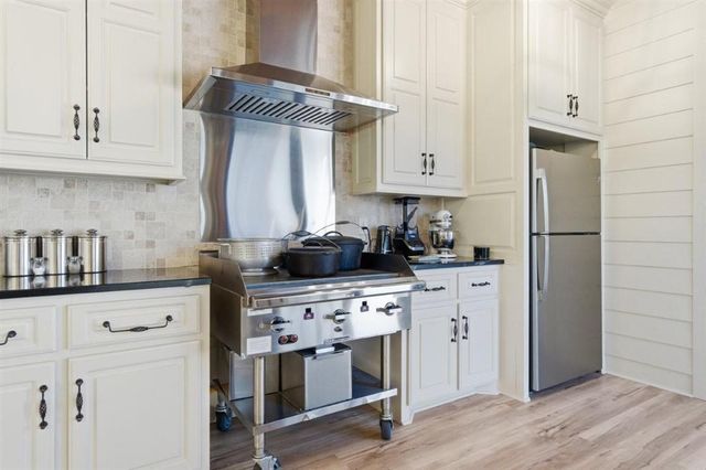 1300 Charlestown Lane, Lake Charles, LA 70605