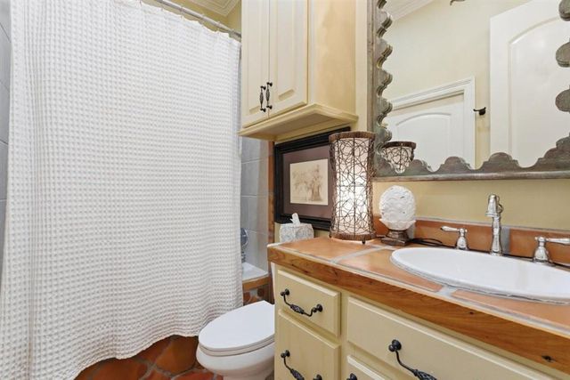 1300 Charlestown Lane, Lake Charles, LA 70605