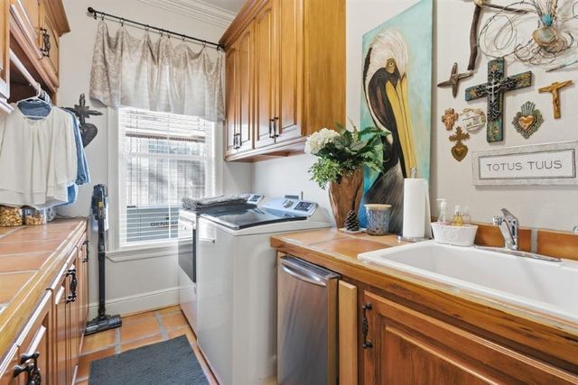 1300 Charlestown Lane, Lake Charles, LA 70605