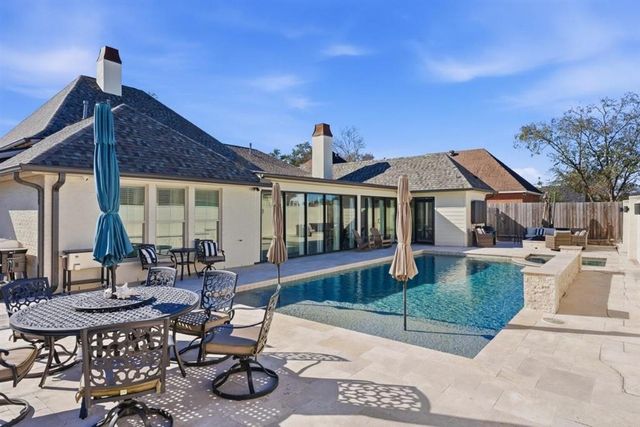 1300 Charlestown Lane, Lake Charles, LA 70605