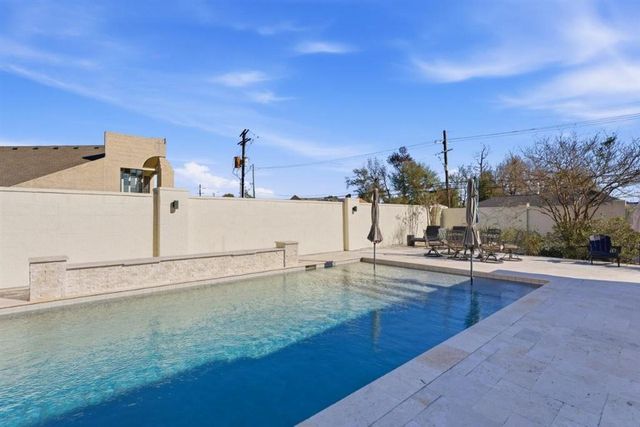 1300 Charlestown Lane, Lake Charles, LA 70605