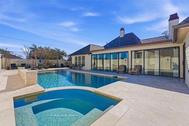 1300 Charlestown Lane, Lake Charles, LA 70605