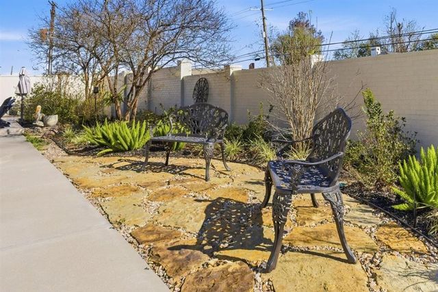 1300 Charlestown Lane, Lake Charles, LA 70605