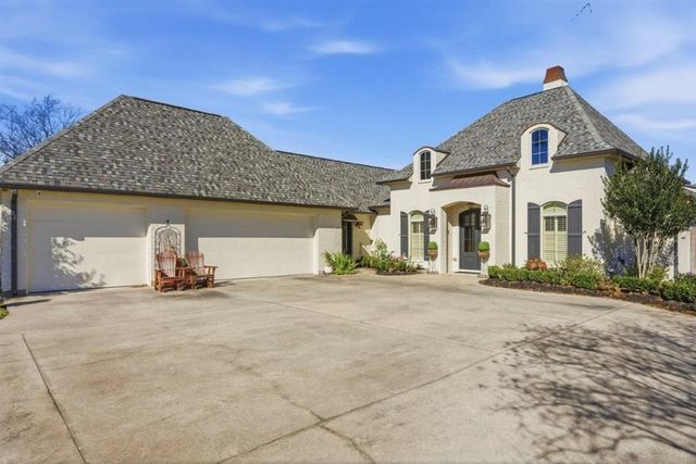 1300 Charlestown Lane, Lake Charles, LA 70605