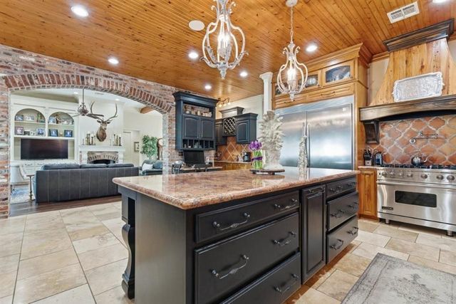 1300 Charlestown Lane, Lake Charles, LA 70605