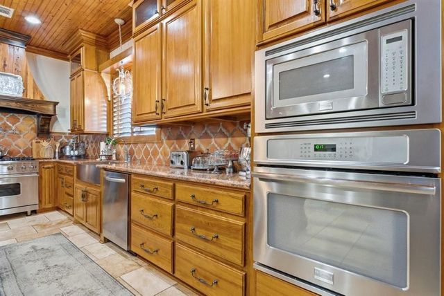 1300 Charlestown Lane, Lake Charles, LA 70605