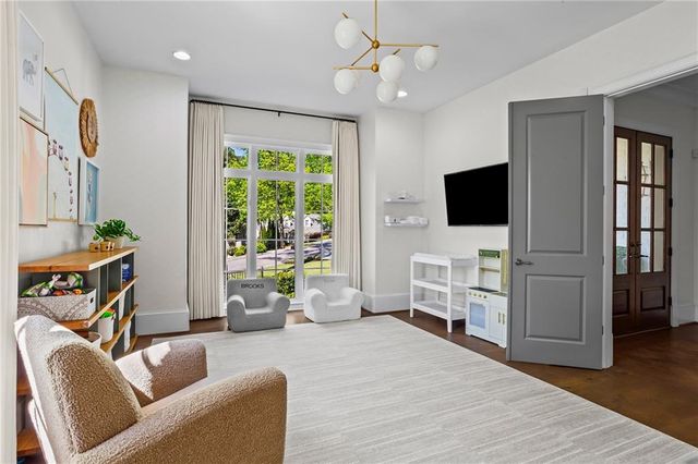 230 Danbury Lane, Atlanta, GA 30327