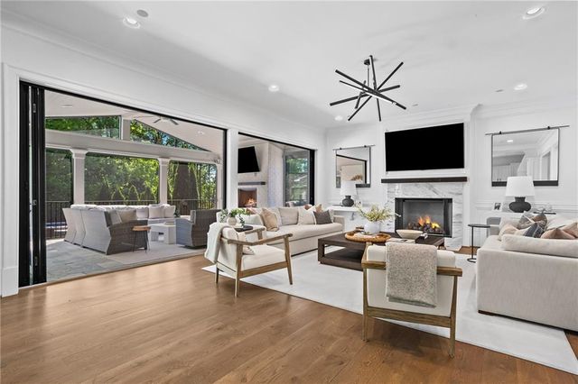 230 Danbury Lane, Atlanta, GA 30327