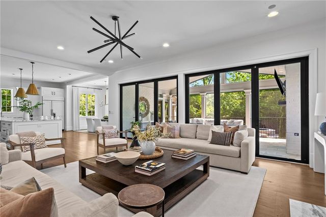 230 Danbury Lane, Atlanta, GA 30327