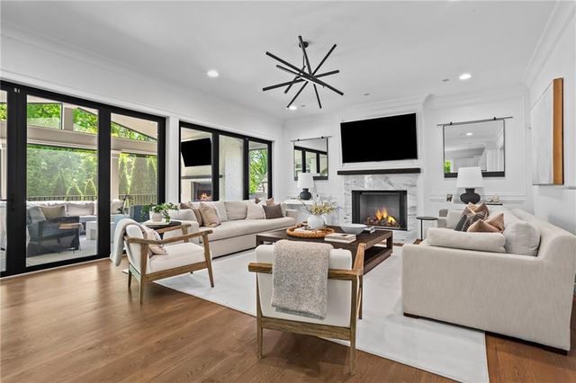230 Danbury Lane, Atlanta, GA 30327