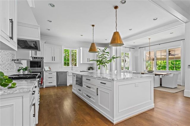 230 Danbury Lane, Atlanta, GA 30327