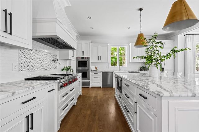 230 Danbury Lane, Atlanta, GA 30327