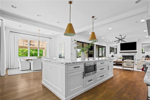 230 Danbury Lane, Atlanta, GA 30327