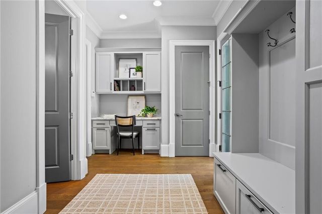 230 Danbury Lane, Atlanta, GA 30327