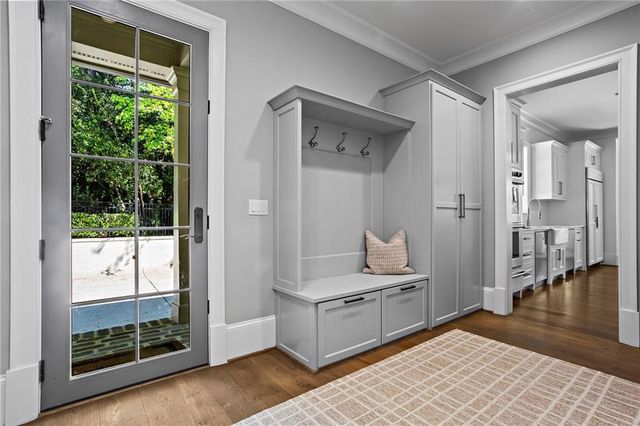 230 Danbury Lane, Atlanta, GA 30327
