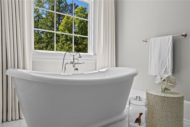 230 Danbury Lane, Atlanta, GA 30327