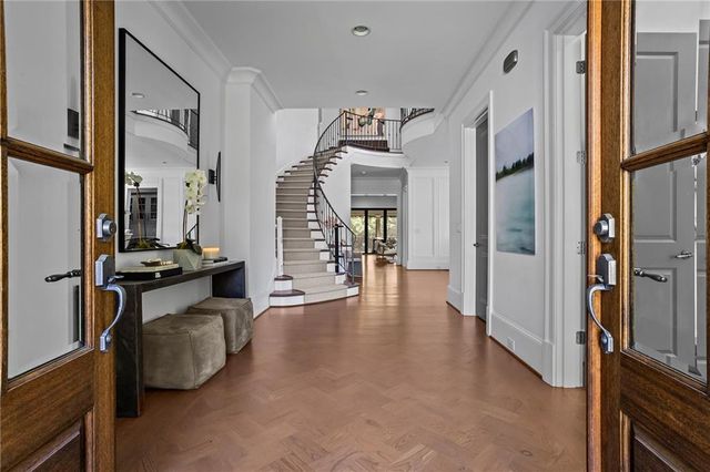 230 Danbury Lane, Atlanta, GA 30327