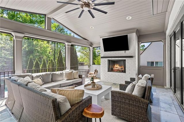 230 Danbury Lane, Atlanta, GA 30327