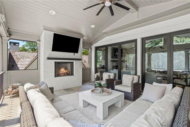 230 Danbury Lane, Atlanta, GA 30327