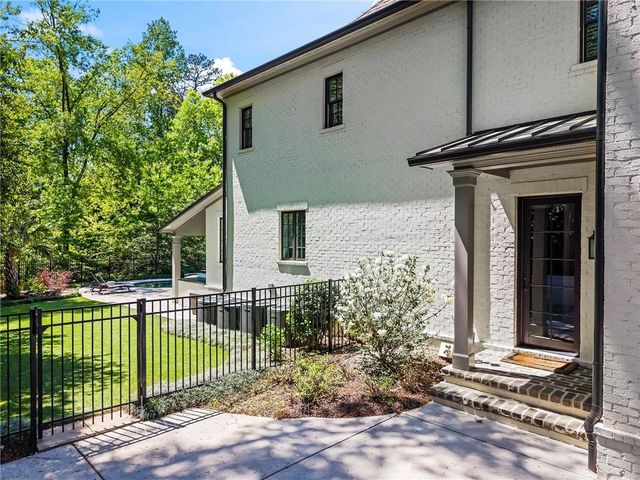 230 Danbury Lane, Atlanta, GA 30327