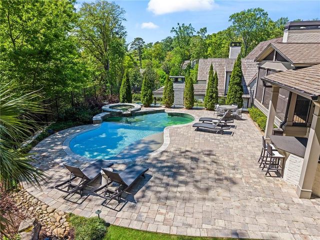 230 Danbury Lane, Atlanta, GA 30327