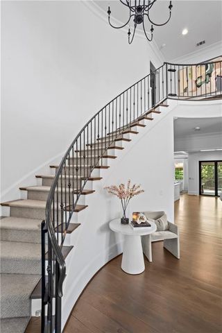 230 Danbury Lane, Atlanta, GA 30327