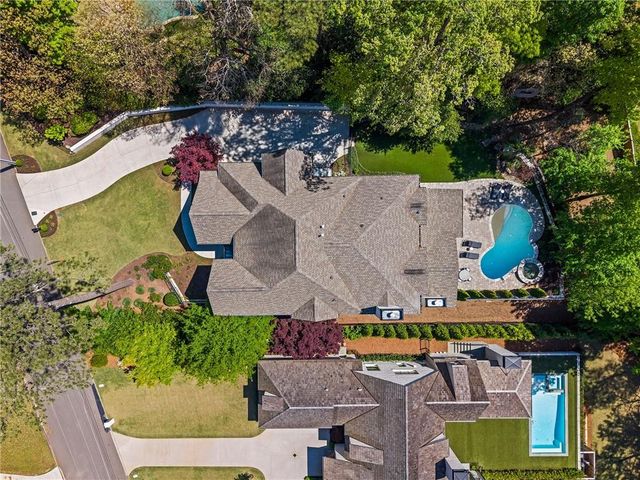 230 Danbury Lane, Atlanta, GA 30327