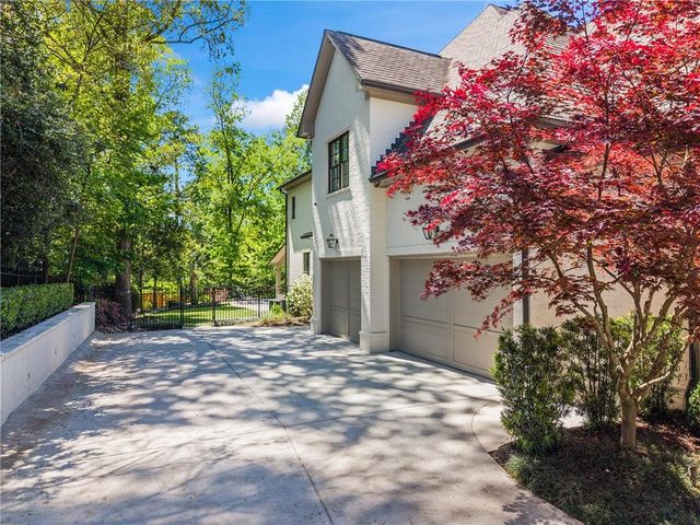 230 Danbury Lane, Atlanta, GA 30327