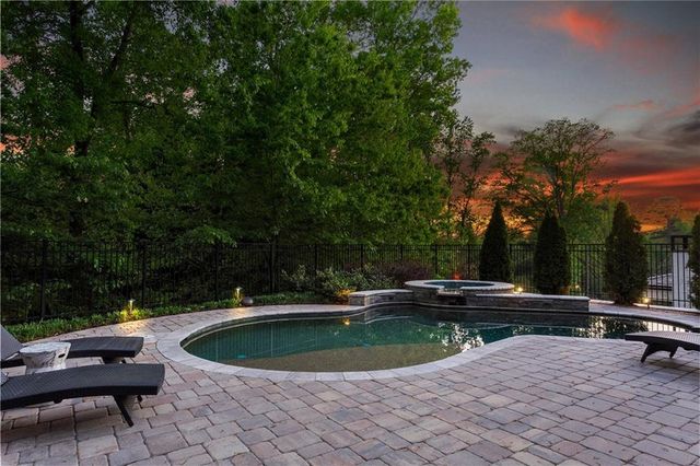 230 Danbury Lane, Atlanta, GA 30327