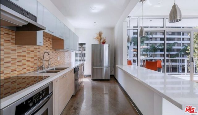 645 W 9th Street 715, Los Angeles, CA 90015