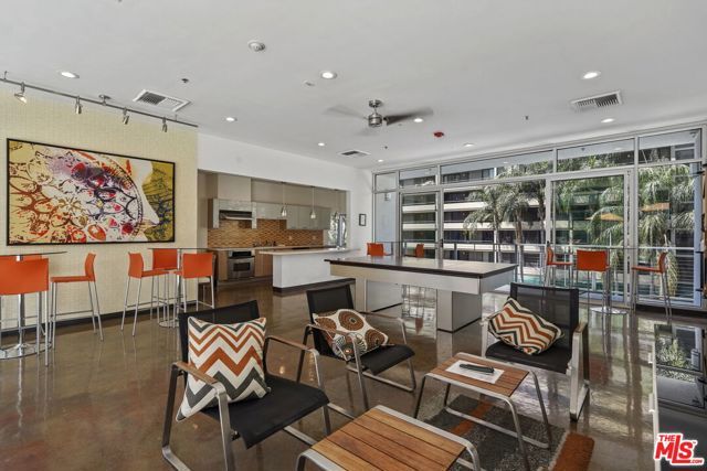 645 W 9th Street 715, Los Angeles, CA 90015