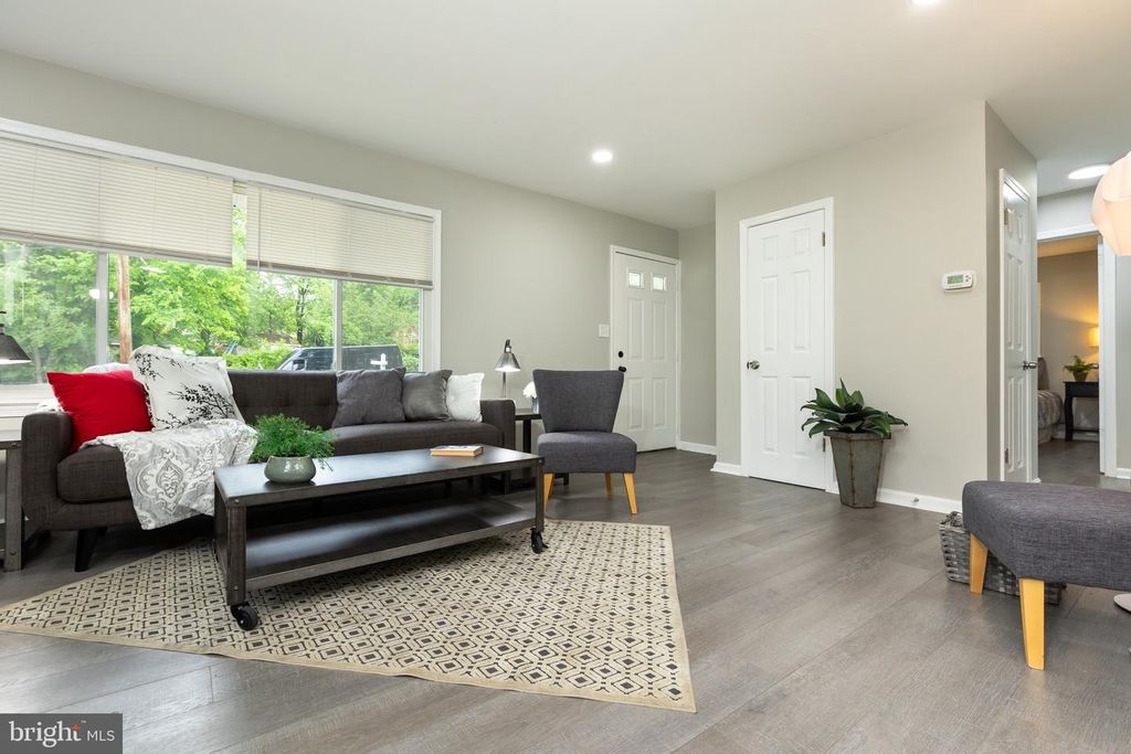 Image 10 of property listing at 8624 CUNNINGHAM DR, College Park, MD 20740