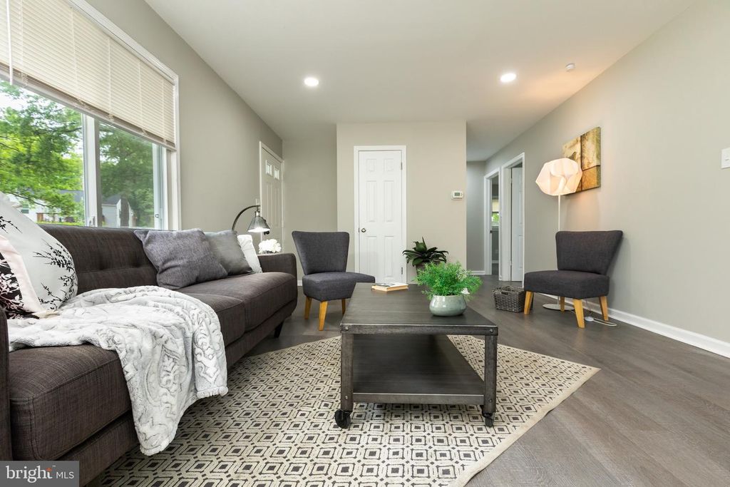 Image 12 of property listing at 8624 CUNNINGHAM DR, College Park, MD 20740