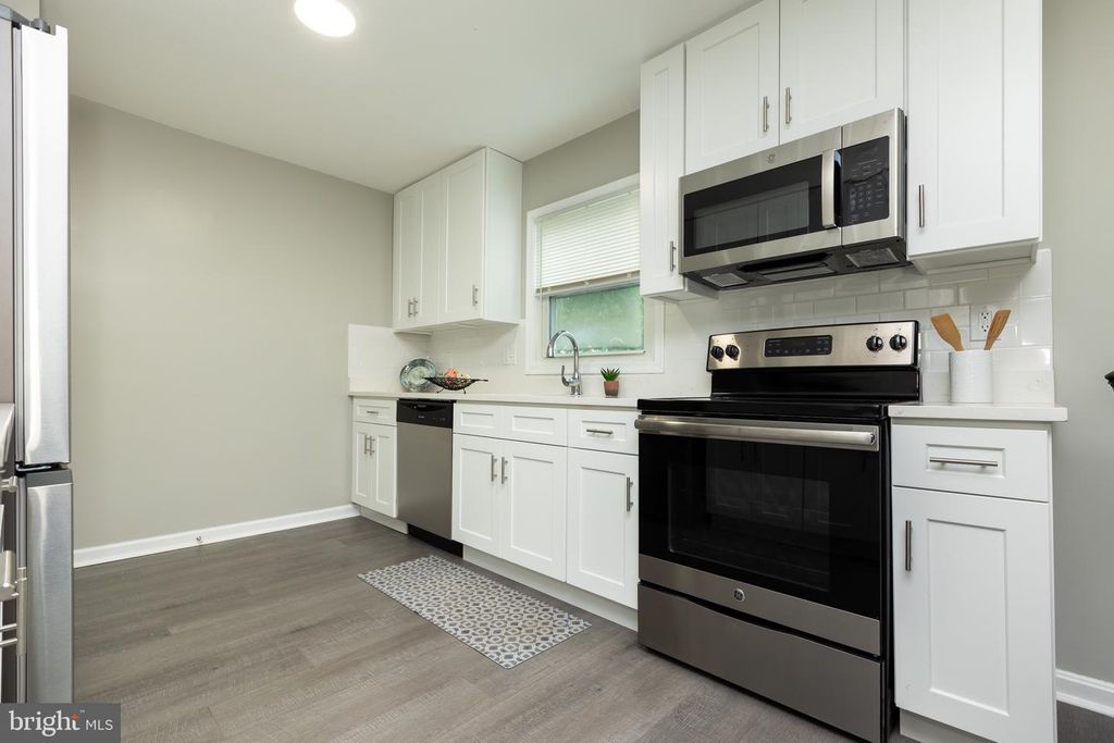 Image 14 of property listing at 8624 CUNNINGHAM DR, College Park, MD 20740